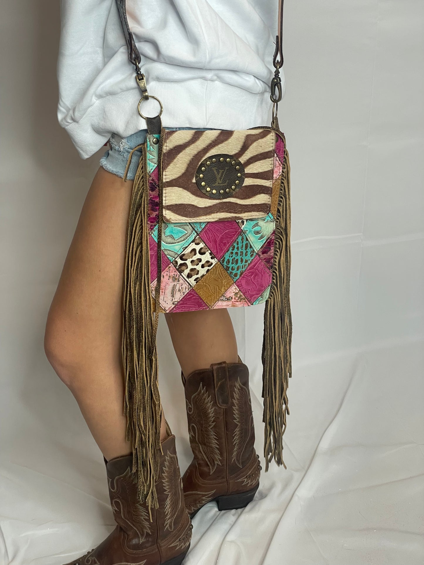 Gorgeous Colors on this all leather upcycled bag 💕