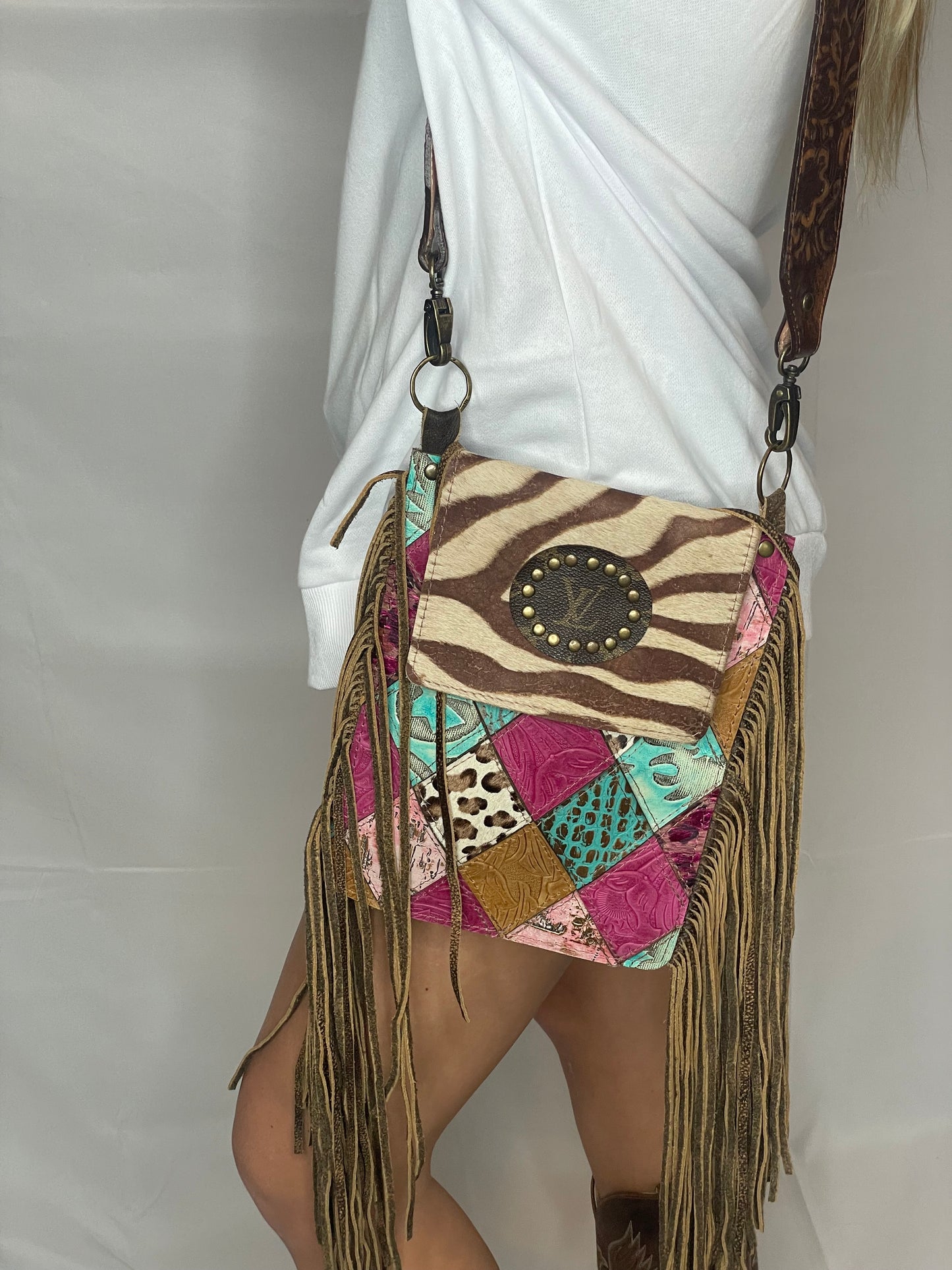 Gorgeous Colors on this all leather upcycled bag 💕