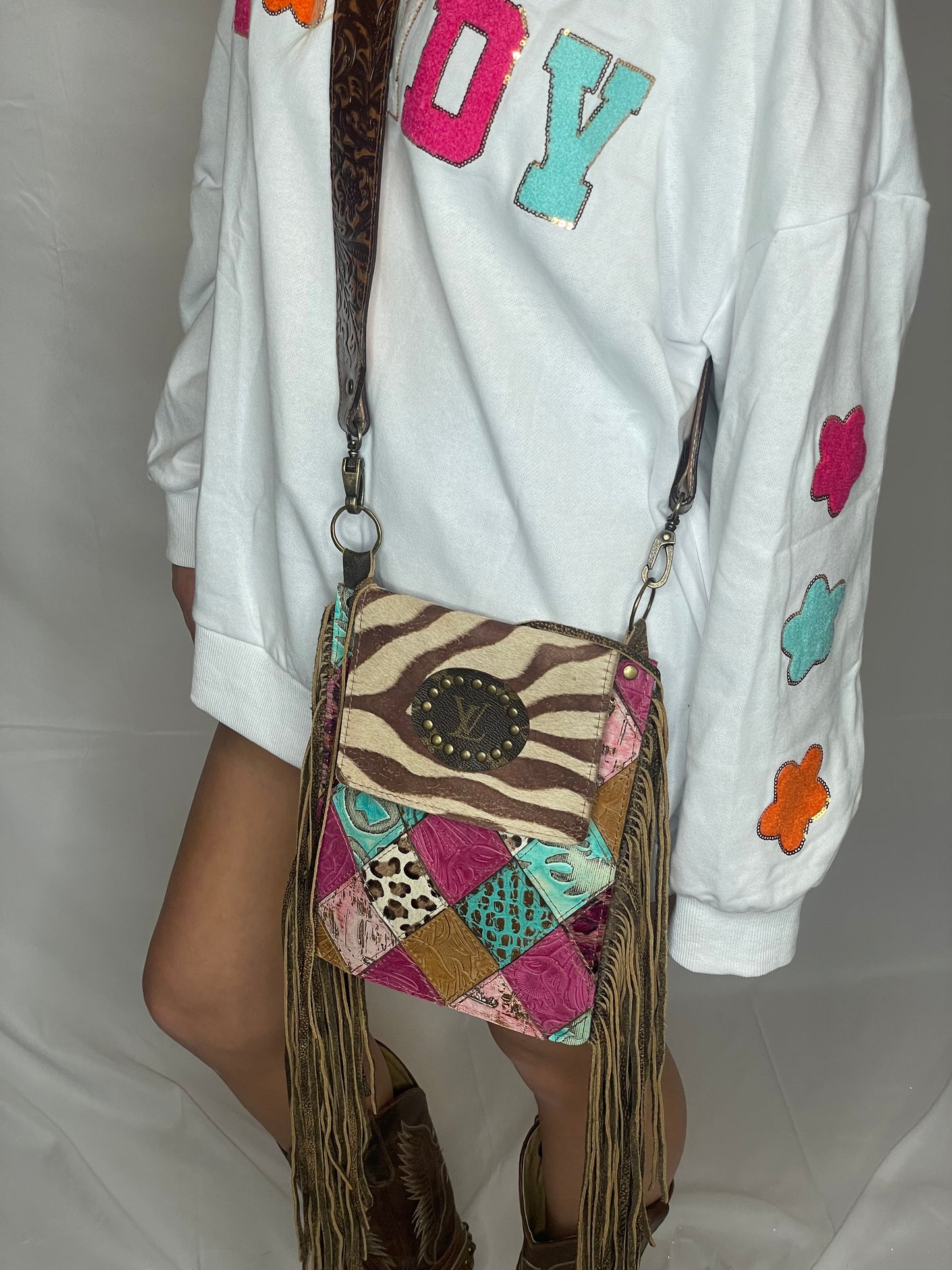 Gorgeous Colors on this all leather upcycled bag 💕