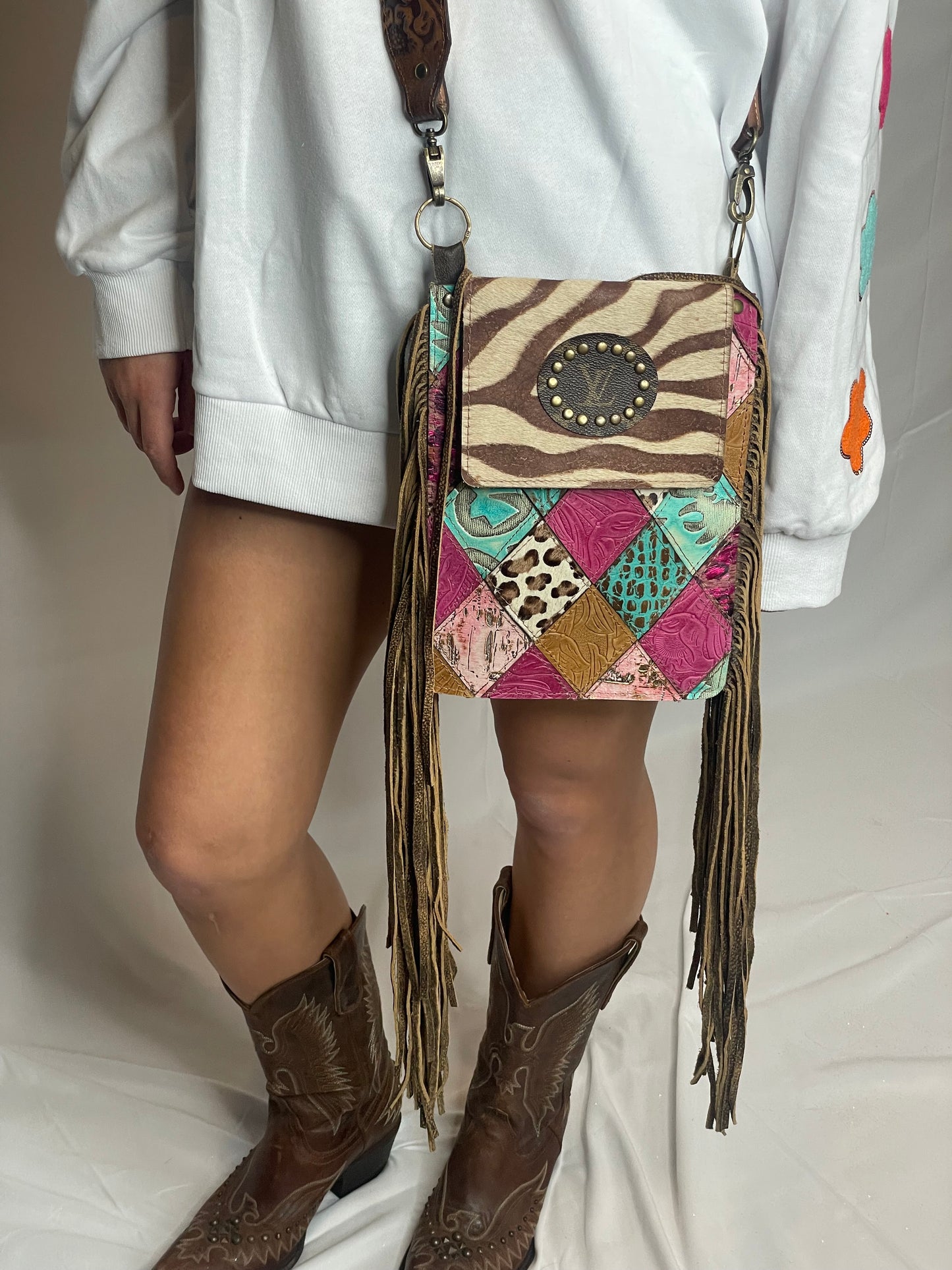 Gorgeous Colors on this all leather upcycled bag 💕