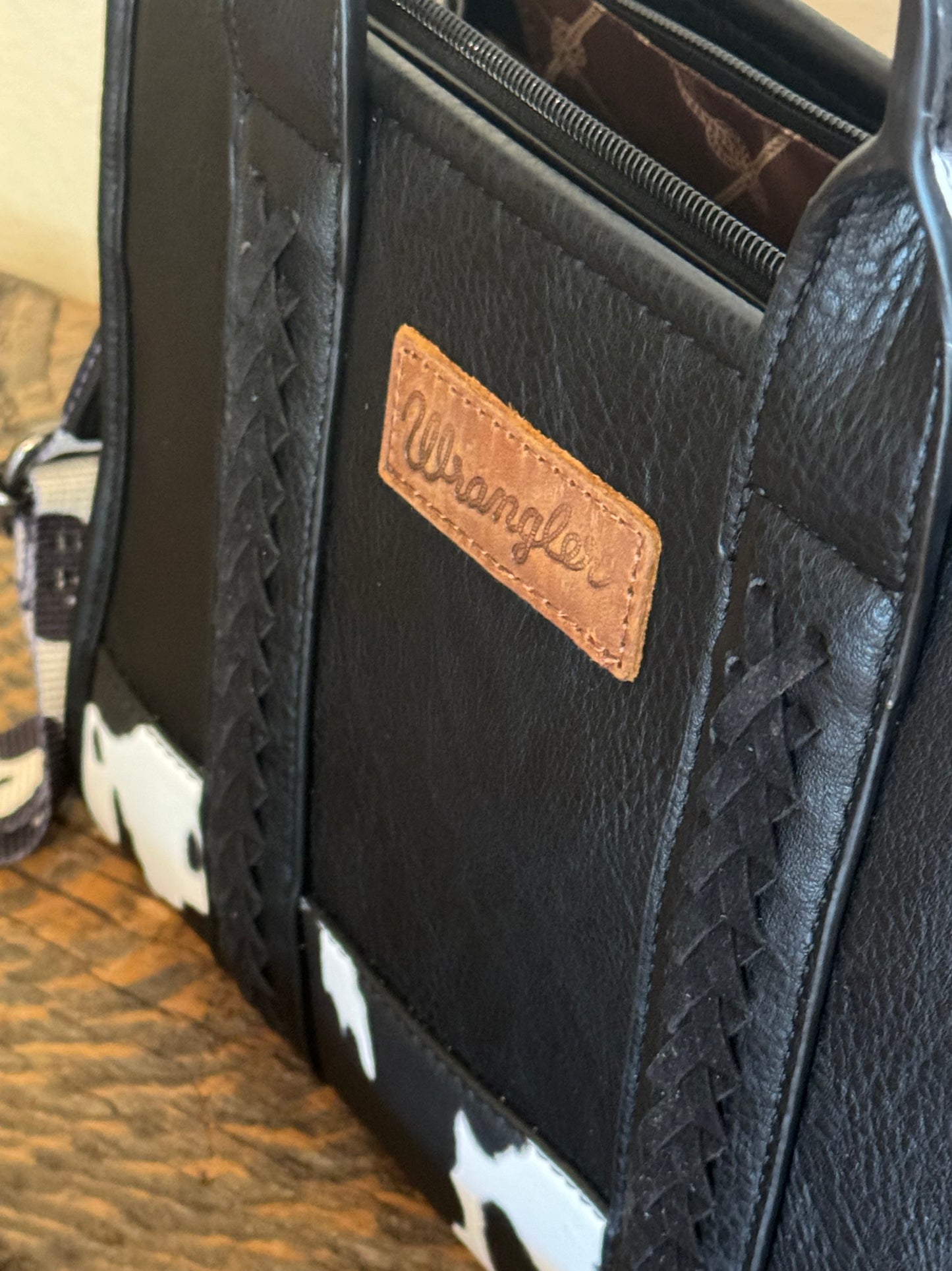 Wrangler Whipstitch crossbody tote Black and White