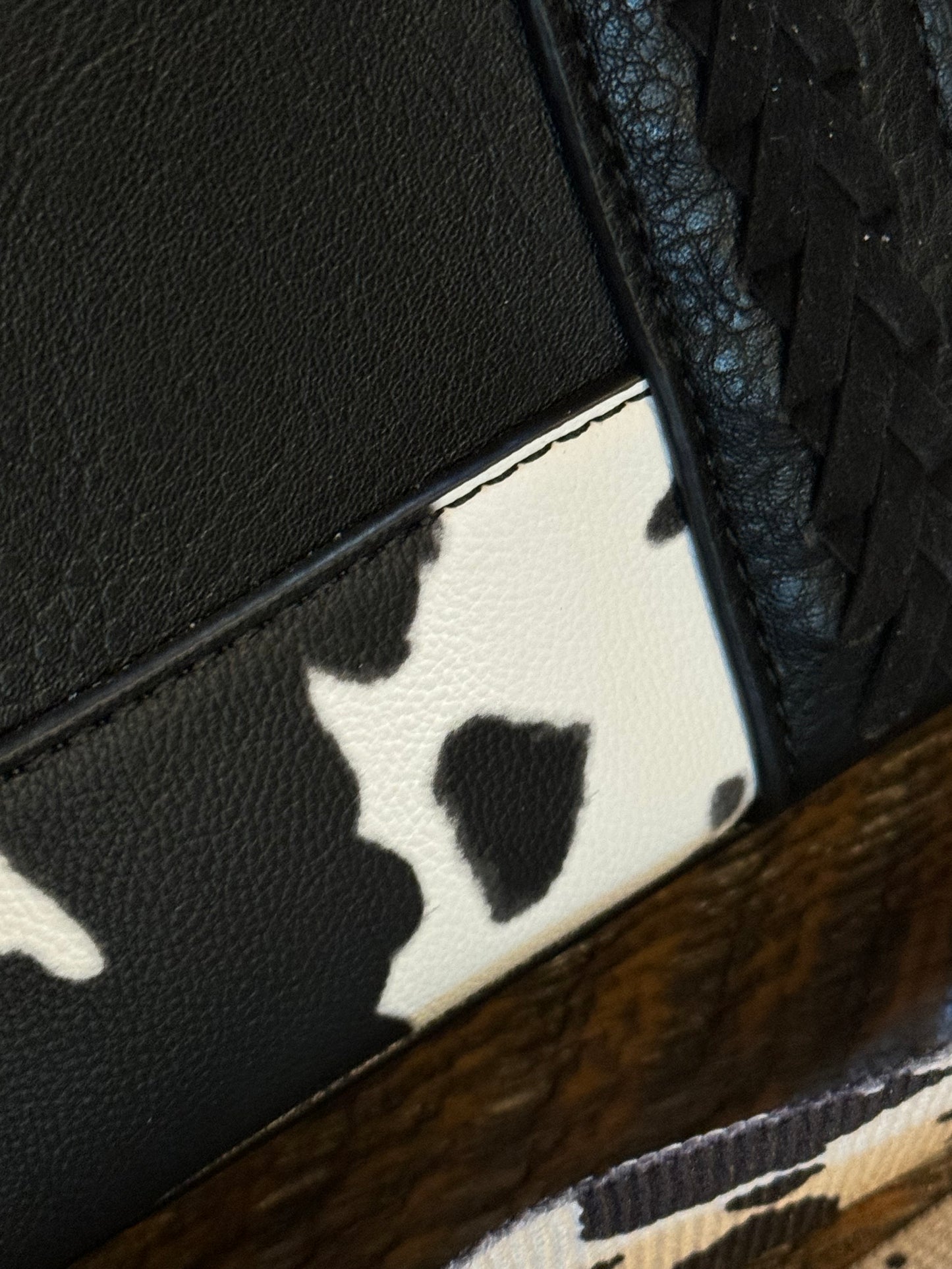 Wrangler Whipstitch crossbody tote Black and White