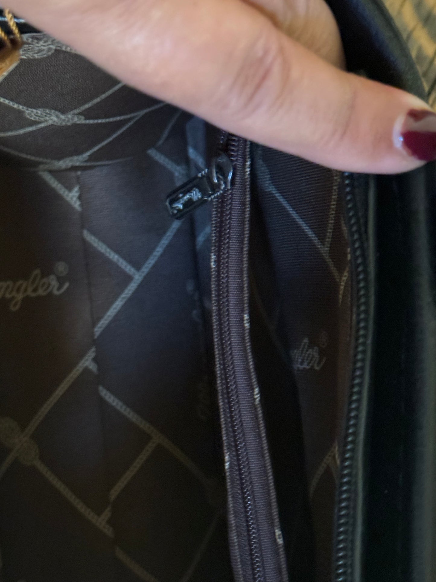 Wrangler Whipstitch crossbody tote Black and White