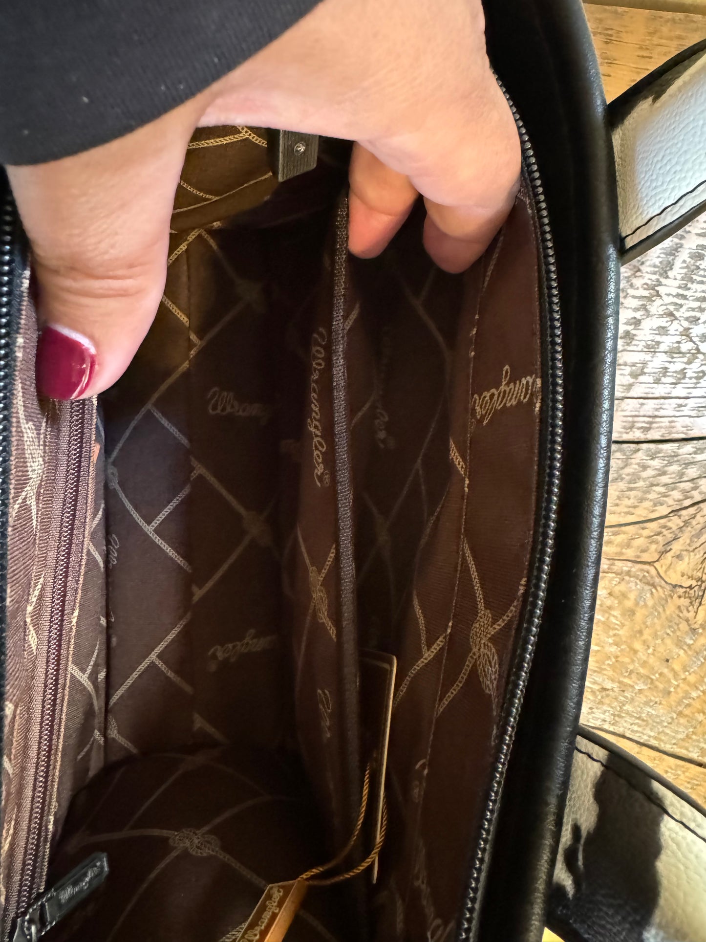 Wrangler Whipstitch crossbody tote Black and White