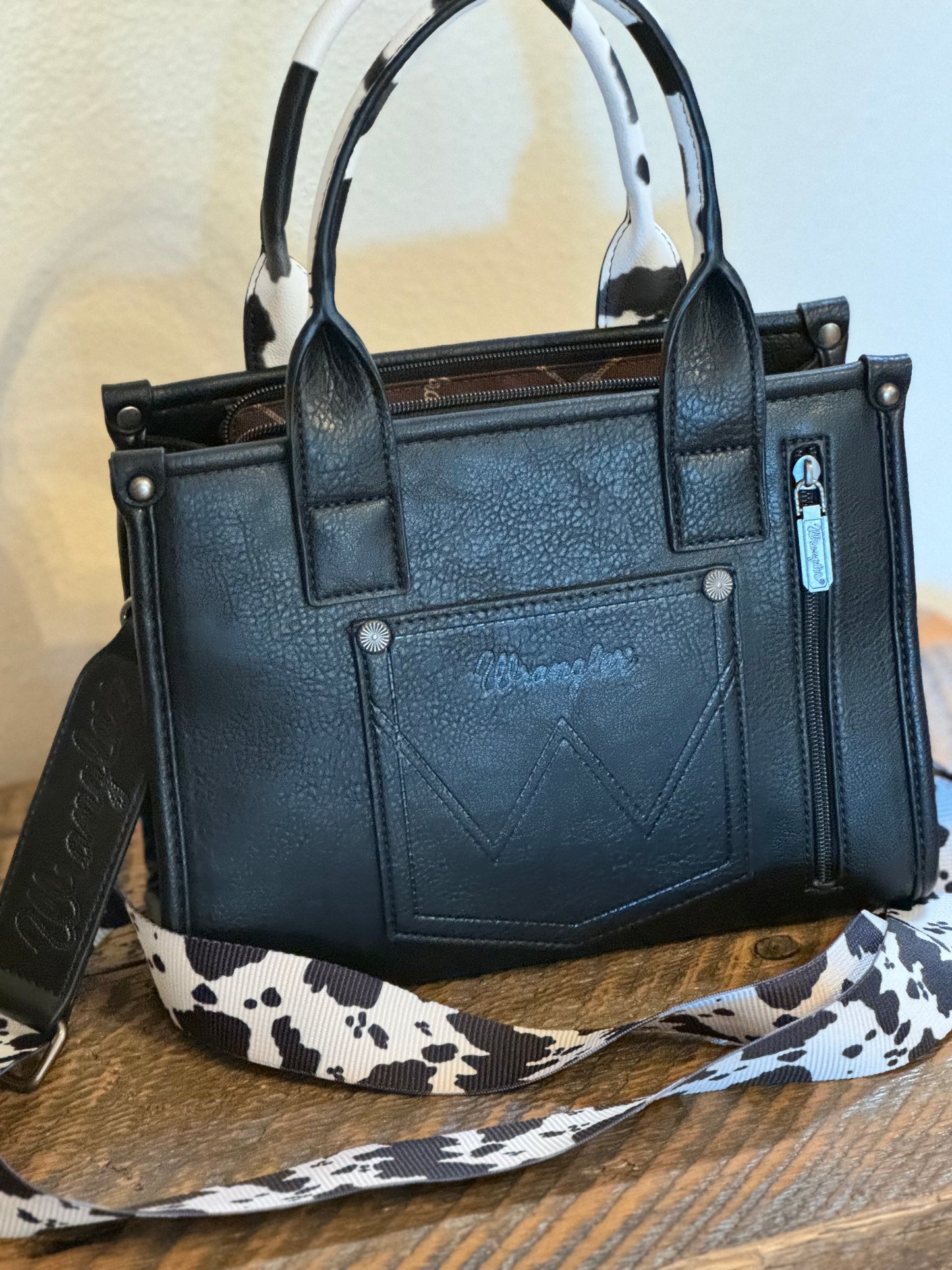 Wrangler Whipstitch crossbody tote Black and White