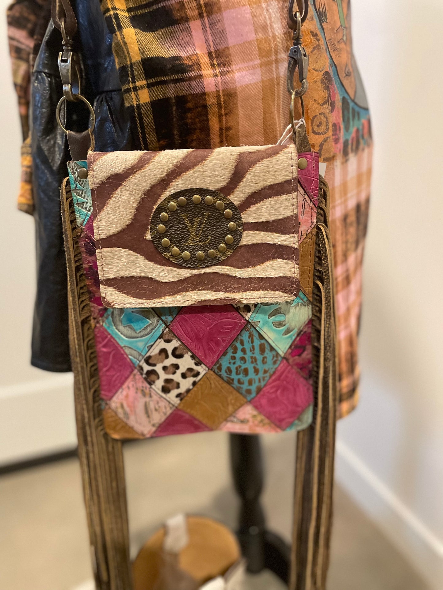 Gorgeous Colors on this all leather upcycled bag 💕
