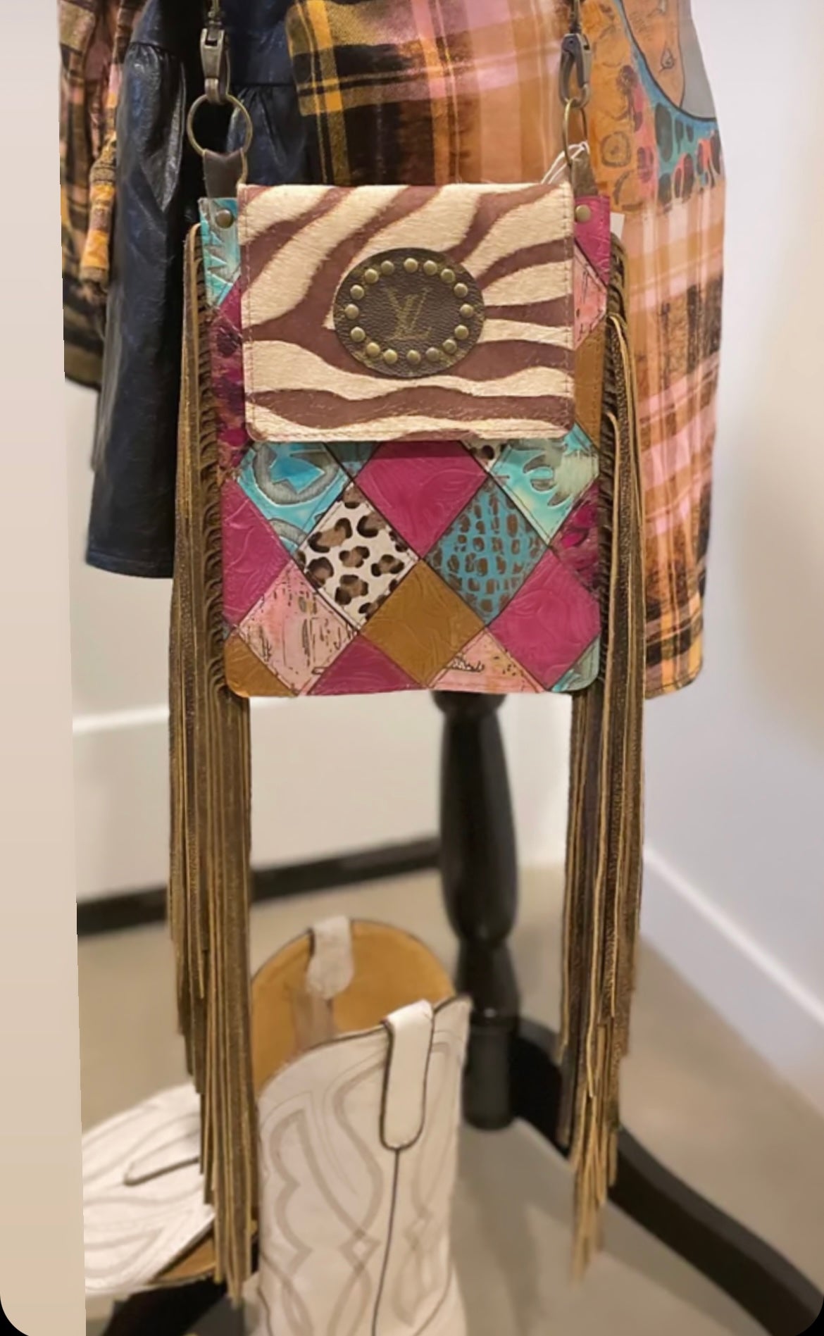 Gorgeous Colors on this all leather upcycled bag 💕