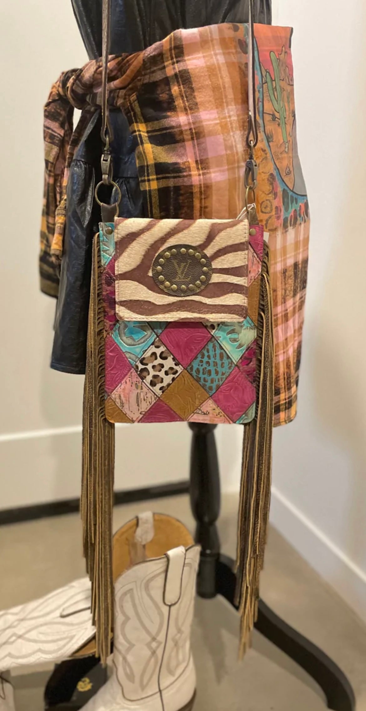 Gorgeous Colors on this all leather upcycled bag 💕