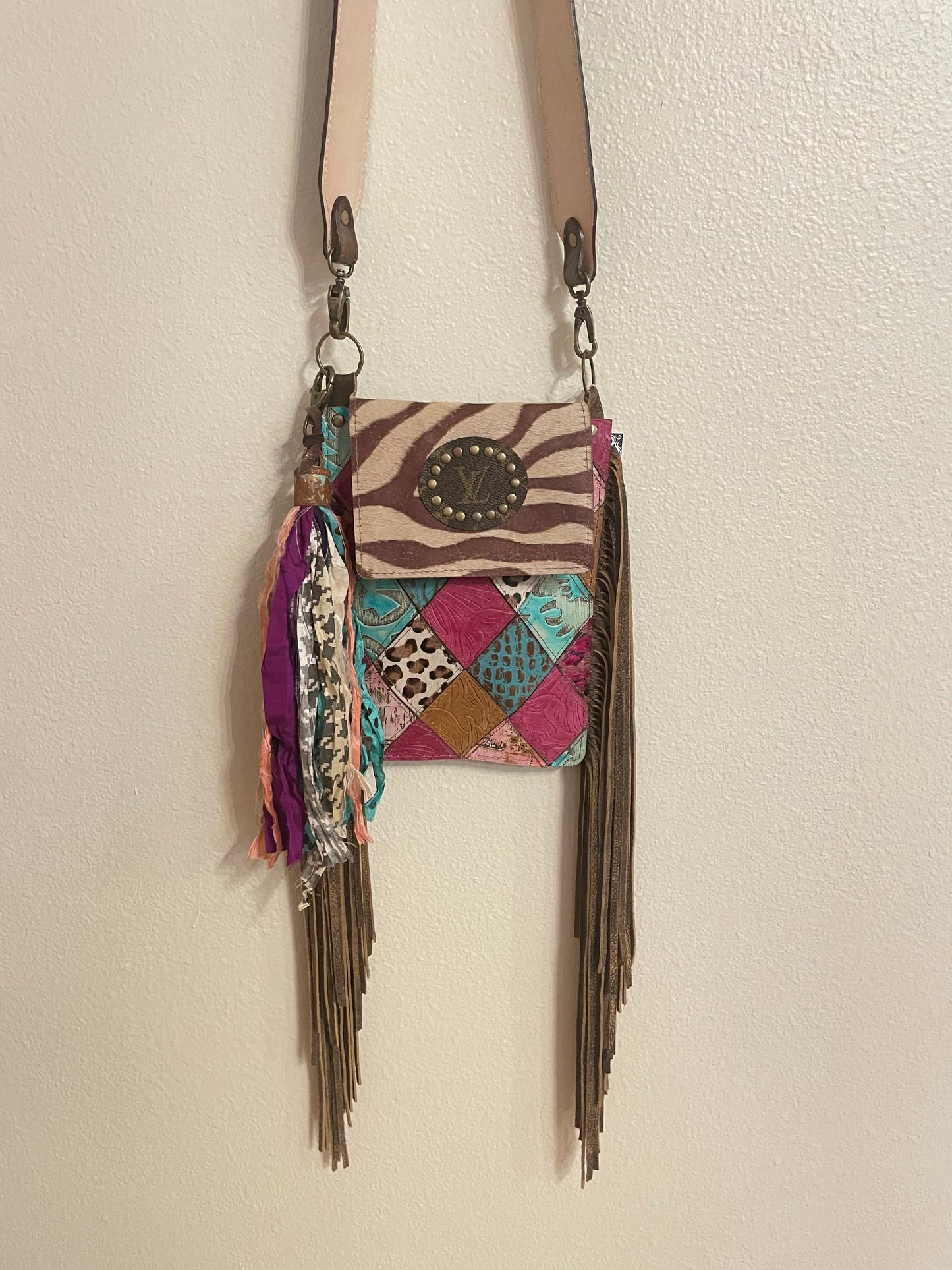 Gorgeous Colors on this all leather upcycled bag 💕