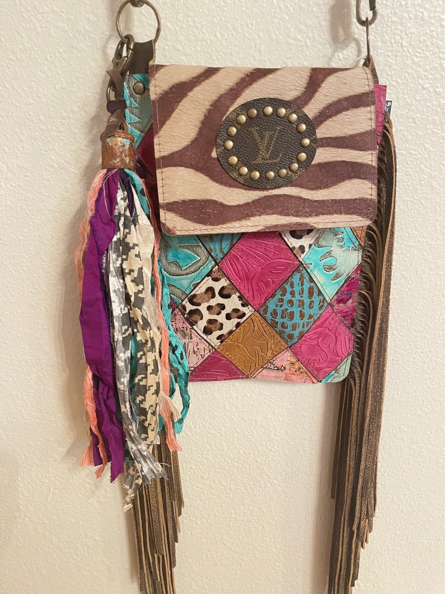 Gorgeous Colors on this all leather upcycled bag 💕