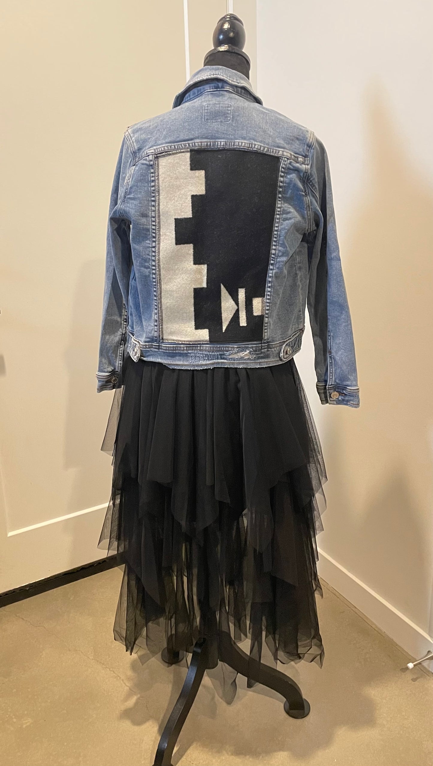 Mesh Layered Lined Skirt in Black