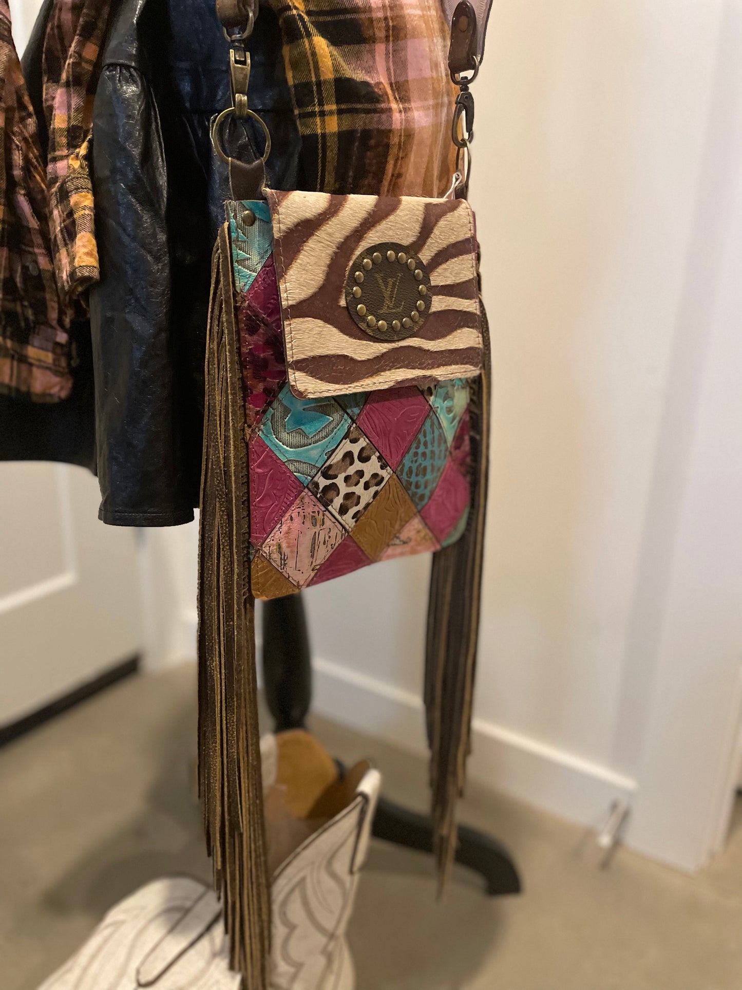 Gorgeous Colors on this all leather upcycled bag 💕