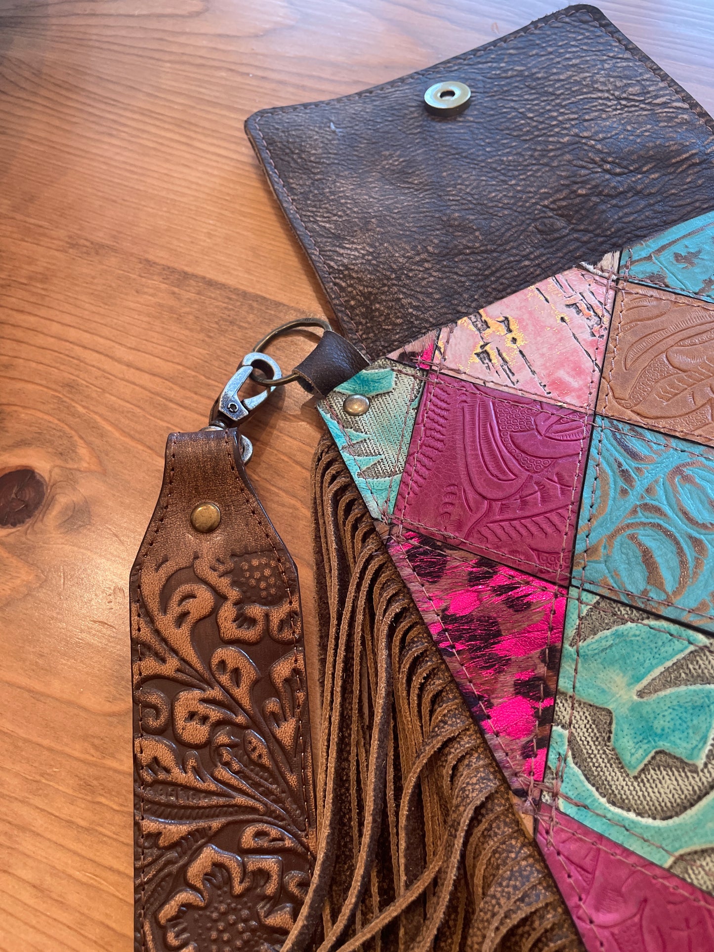 Gorgeous Colors on this all leather upcycled bag 💕