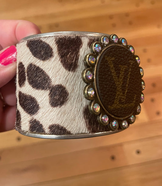 UPCYCLED Cuff metal bracelet in animal print