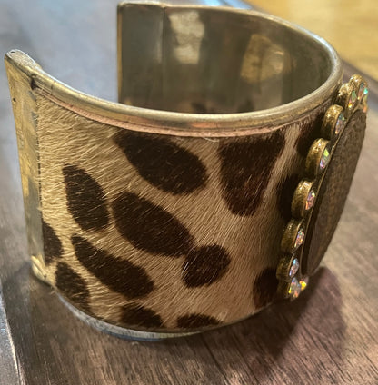 UPCYCLED Cuff metal bracelet in animal print