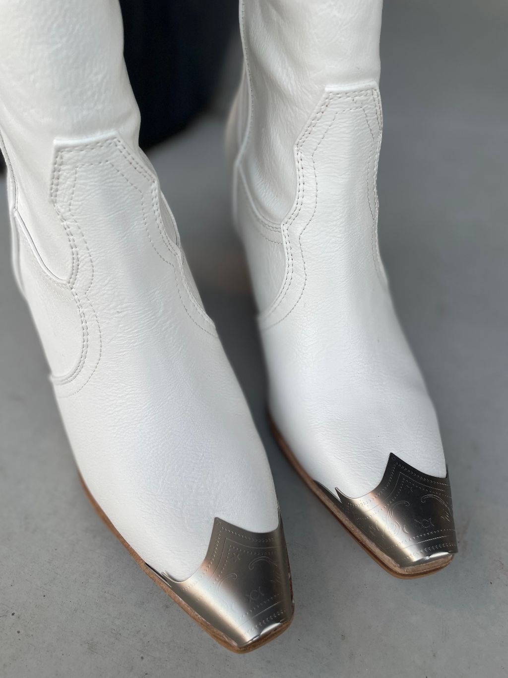 Silver toe shop cowboy boots