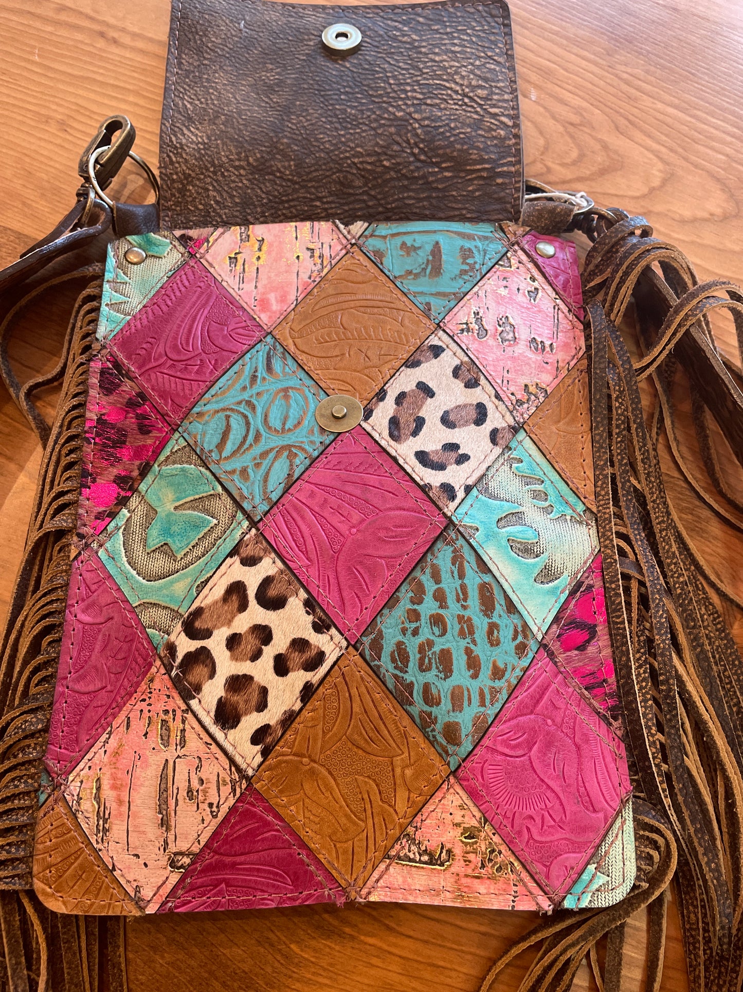 Gorgeous Colors on this all leather upcycled bag 💕